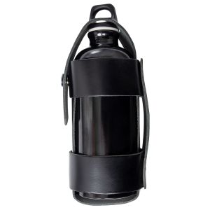 The leather water bottle carrier has been manufactured in the UK from Heavy-duty leather. Ensuring the strength required to hold the water bottle securely to your duty belt. 0.6ltr version