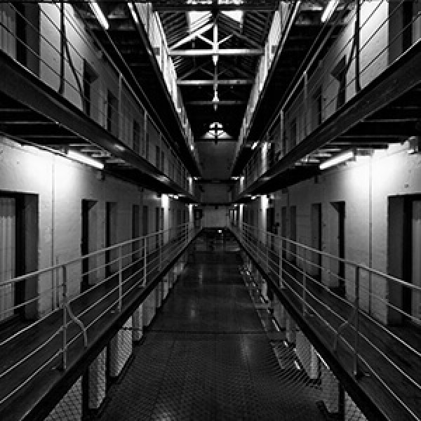 Prision shop